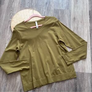 Athleta‎ in motion long sleeve tshirt olive green women’s size L